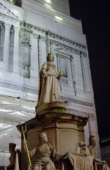 013-Статуя королевы Анны